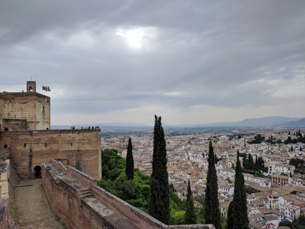 La fortezza dell'Alhambra con la vista sulla città di Granada