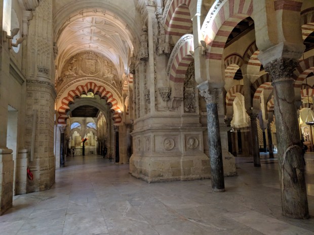 Gli archi interni alla Mezquita