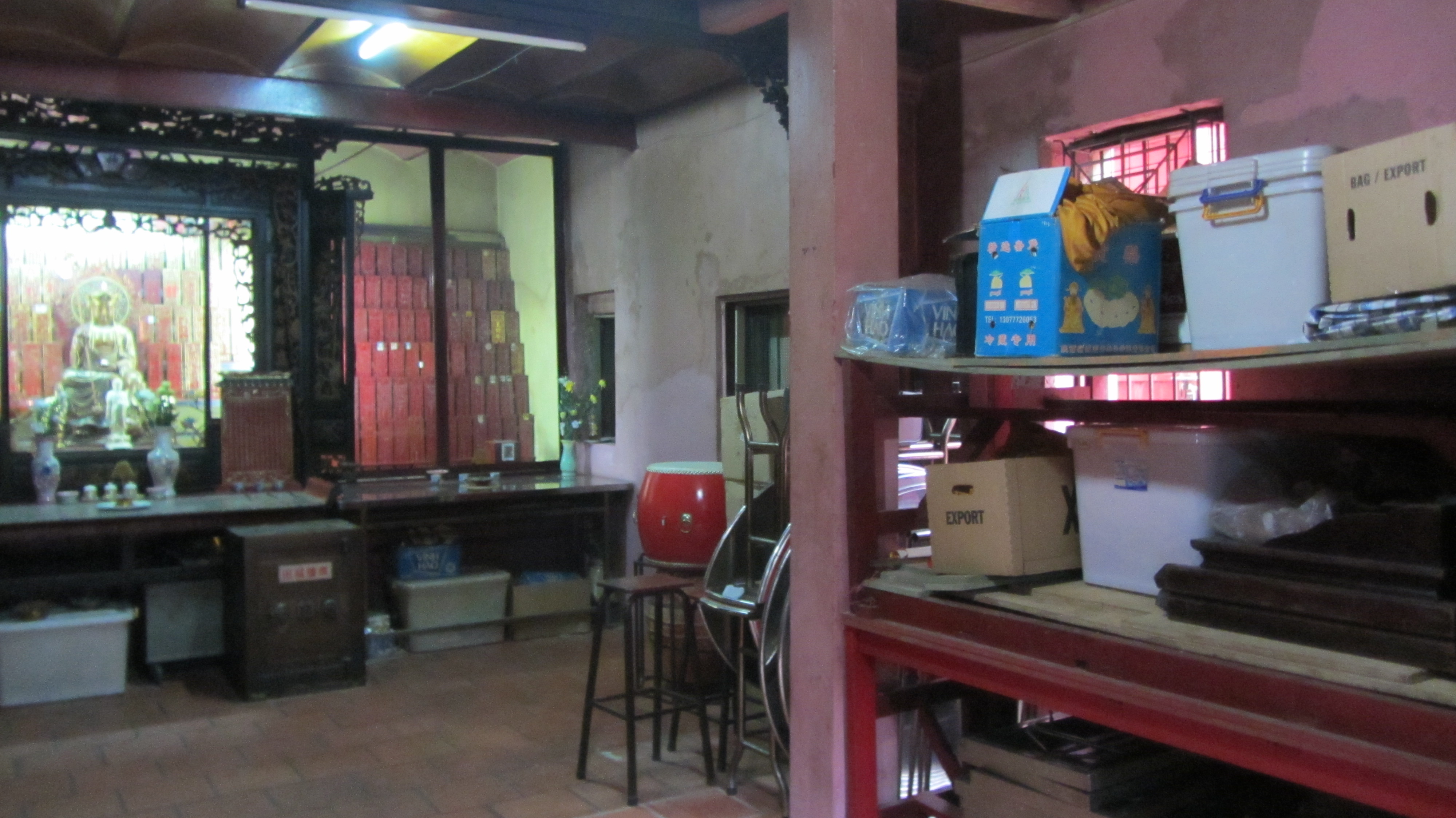 interno tempio vietnamita curioso: Ngọc Hoàng Pagoda