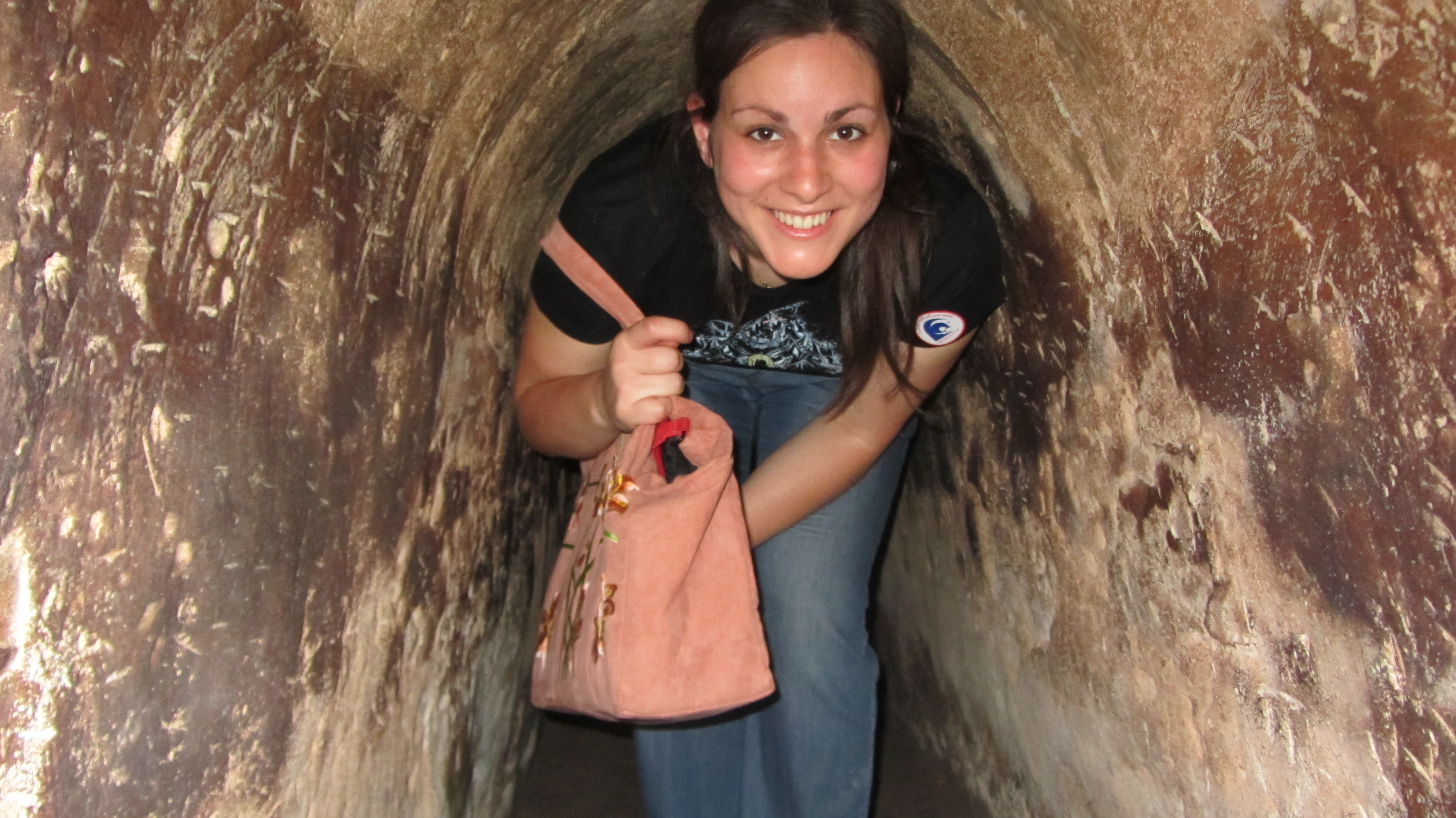 un tunnel costruito dai Viet Cong