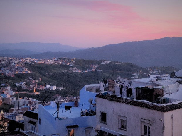 Tramonto sulla città blu