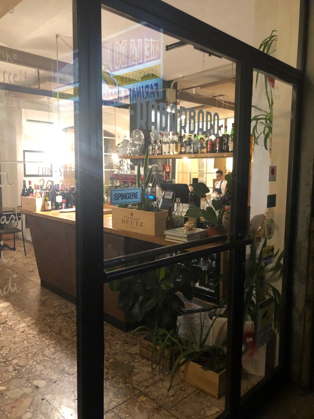 Esterno Taverna Rabarbaro Piacenza