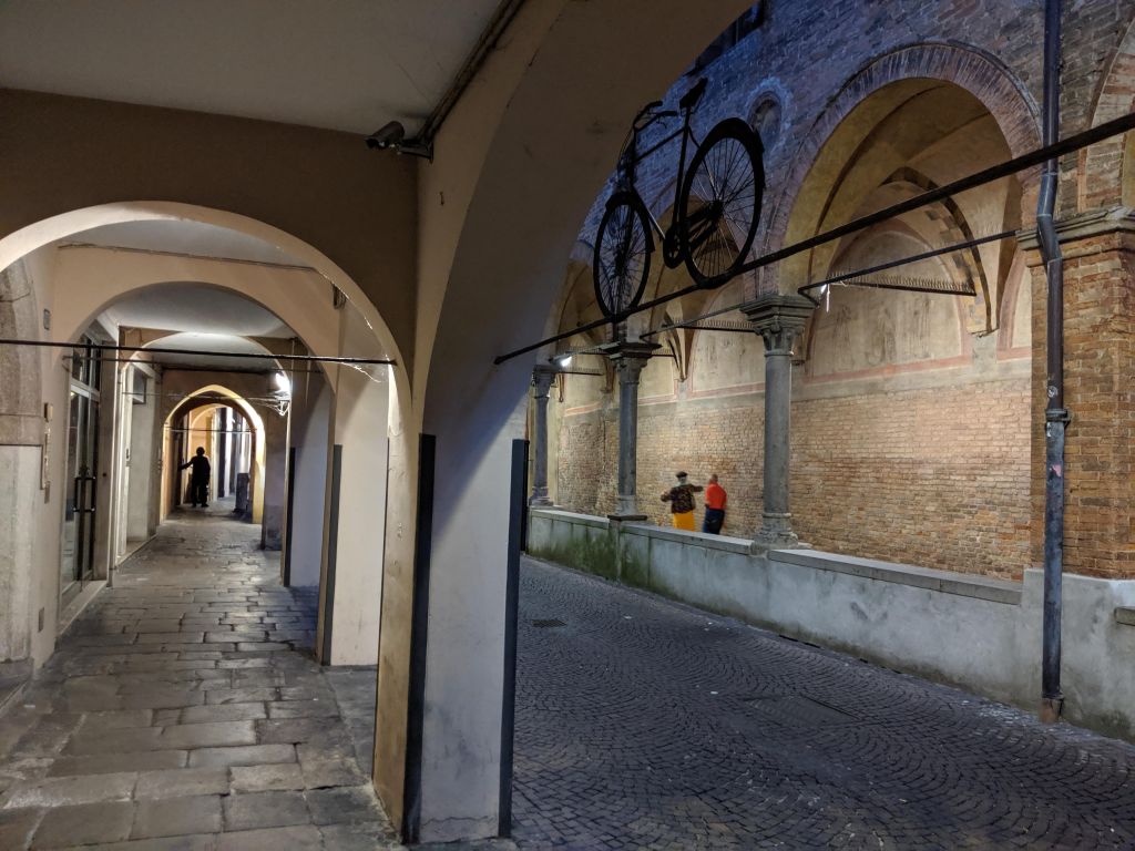 Viale con archi a Padova